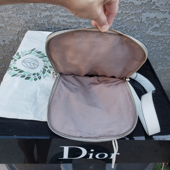 Marc Jacobs Empire City Leather Messenger Bag - Picture 11 of 16